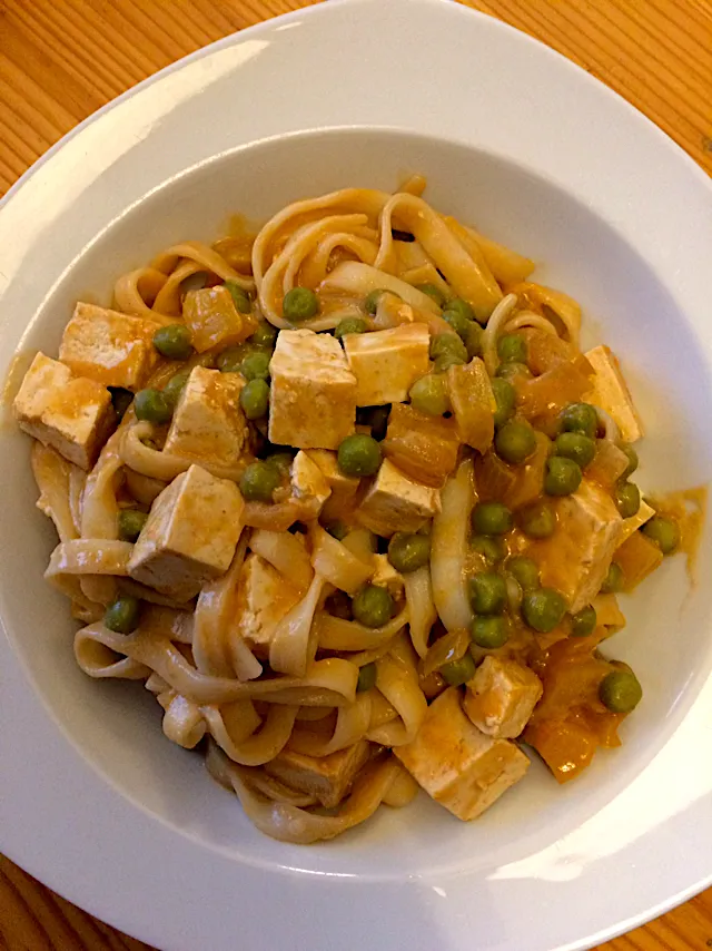 Udon noodles with tofu, veggies and peanut sauce|MissYumYumさん