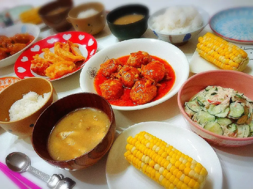 夕食(^ー^)
煮込みハンバーグ
ポテトともちチーズ揚げ
きゅうりとカニカマツナマヨサラダ
とうもろこし
お味噌汁(なめこ、油揚げ)|プリン☆さん