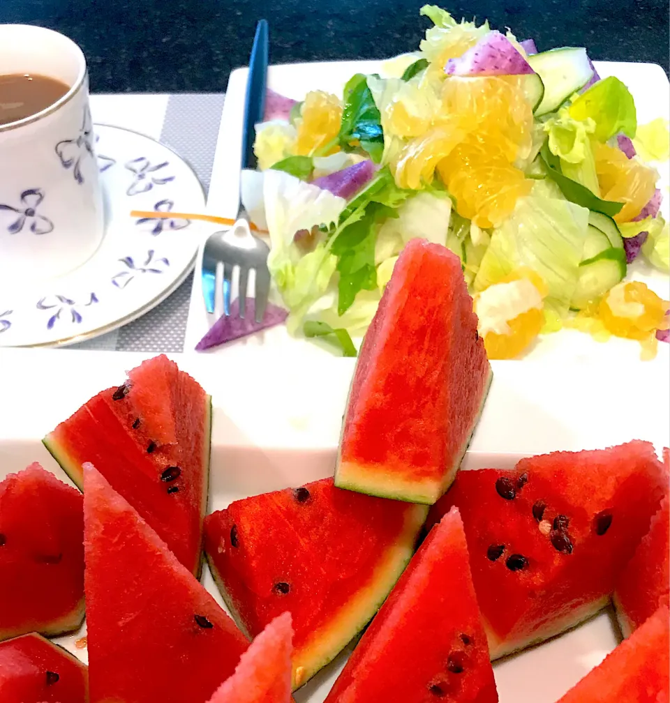 かぴちゃんに感謝メニュー　サマーオレンジ爽やかサラダ🥗とスイカ|シュトママさん