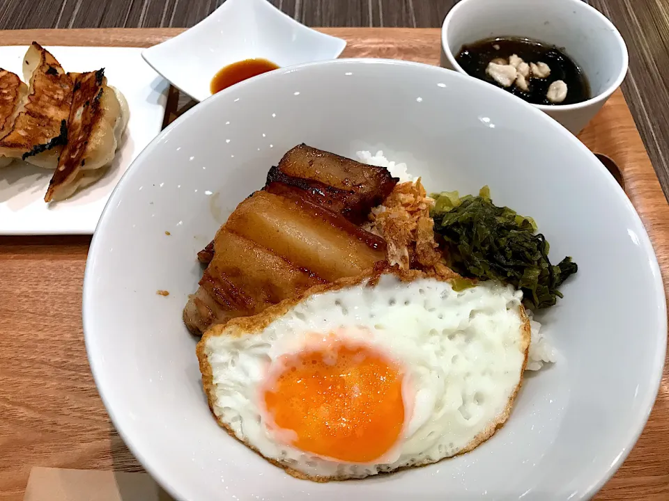 台湾角煮飯定食|マハロ菊池さん