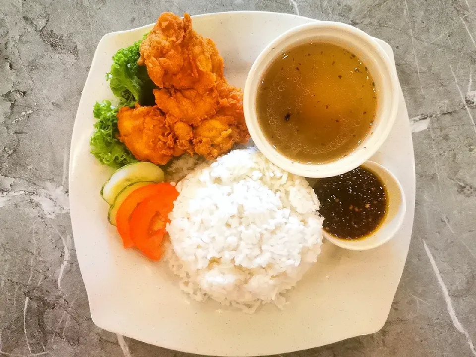 Nasi Ayam Geprek|Kak Yongさん