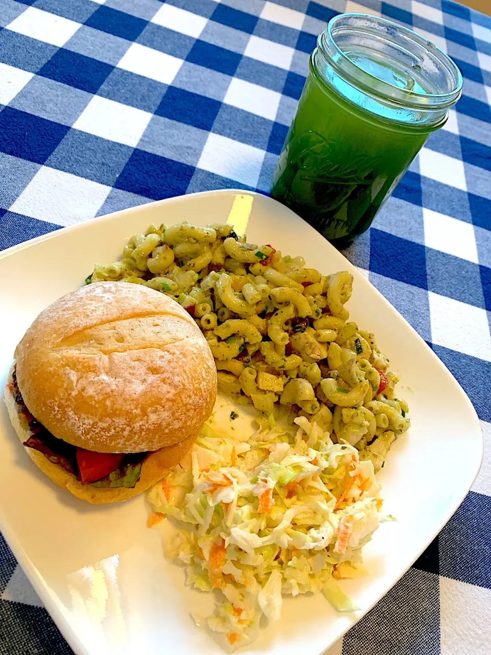 LaMb SLiDeR, PesTo SaLaD anD CoLeSLaW|GeMzKiTchさん