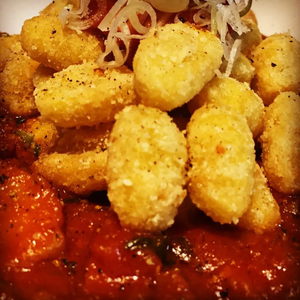 Snapdishの料理写真:Today’s Menu Fresh Cooked Gnocchi coated one Flour & Parmesan Deep Fried placed on a bed of Smoked Bacon & Rich Tomato Sauce with Chilli Pepper And Fresh Basil |Emanuel Hayashiさん