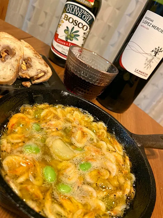 釜揚げ桜海老と枝豆のアヒージョ😋🍷✨🎶|アイさん