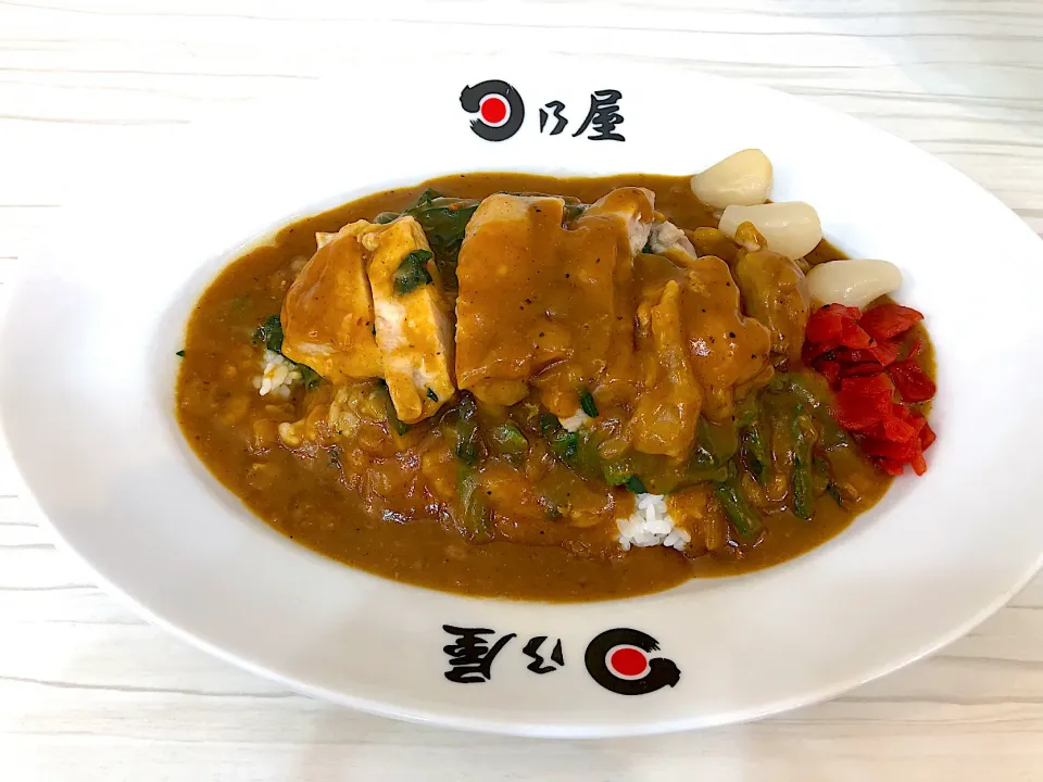 チキンカレー七分盛にほうれん草トッピング|しのぶさん