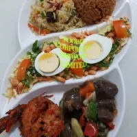 fried/jollof rice / kidney sauce/ salad/ chicken!|foodiz dropoffさん