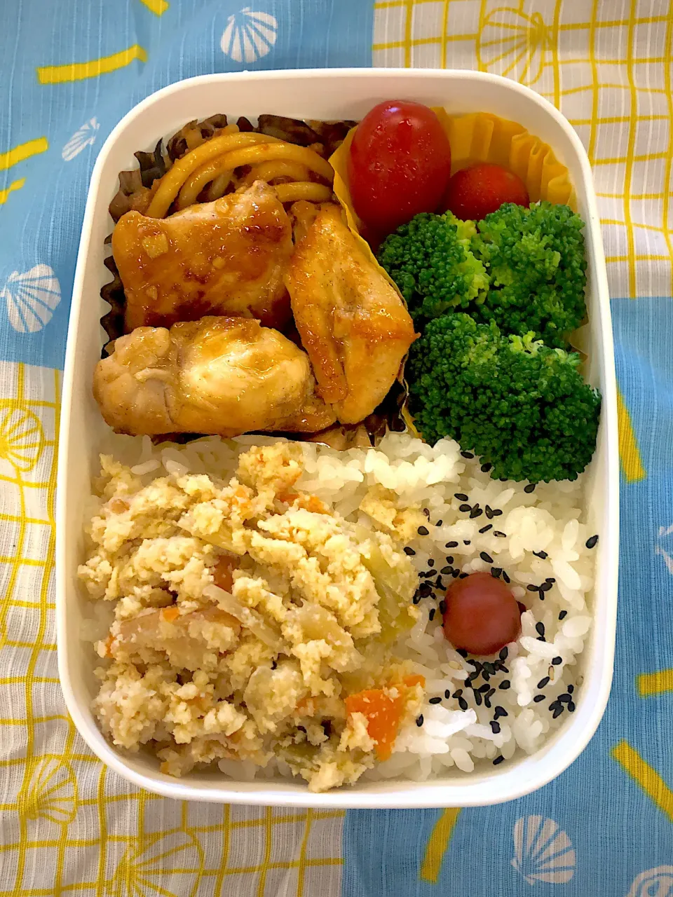 Snapdishの料理写真:テリヤキチキン弁当【めし】|超絶トルーマン石6さん