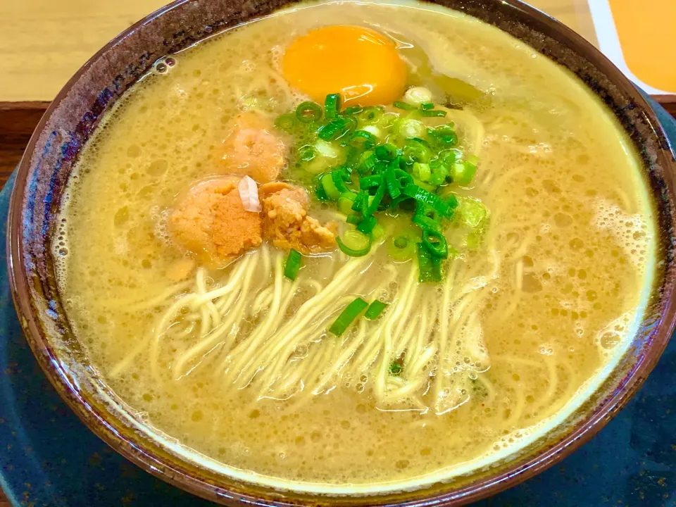 Snapdishの料理写真:うに玉とろみそラーメン  漁港の駅 TOTOCO小田原|sudachiさん