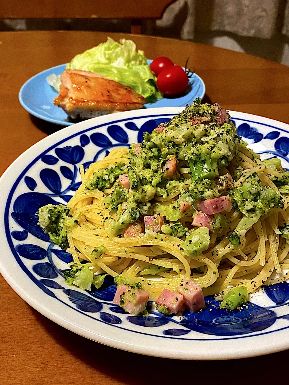 Snapdishの料理写真:ブロッコリーとパルミジャーノのパスタ🥦|Miki (^_−)−☆さん