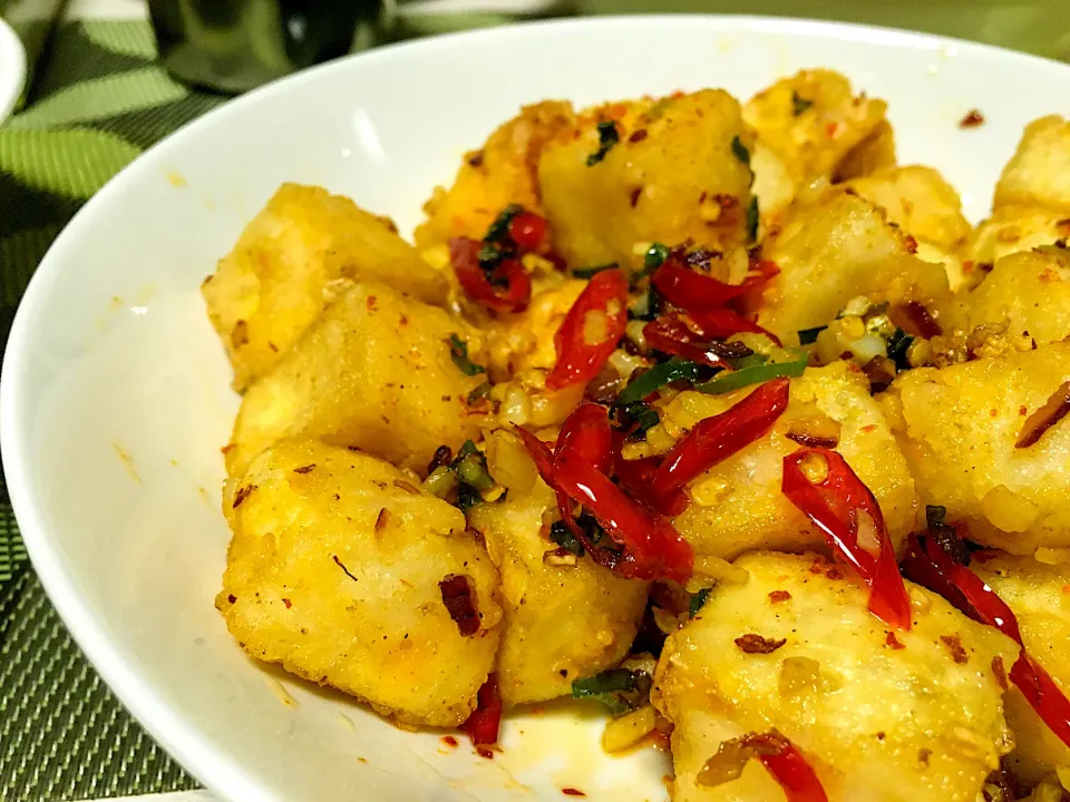 Crispy tofu with chili salt|lia apriliaさん