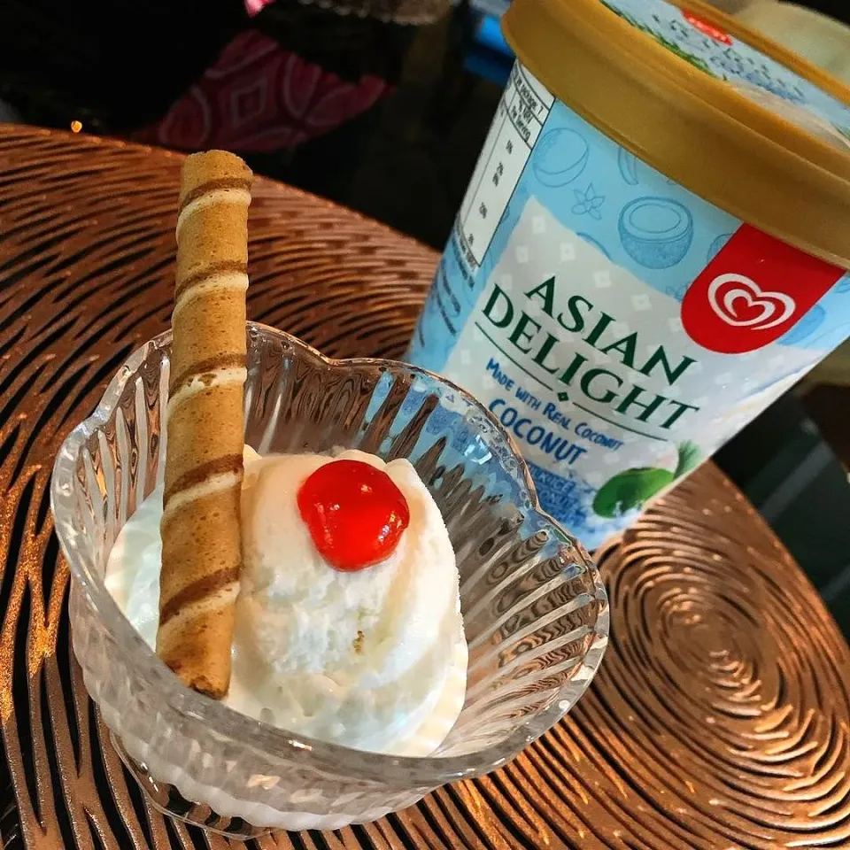 coconut icecream 🍨|ģřãçîöůşさん