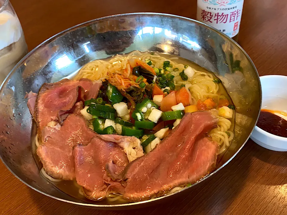 山芋オクラとローストビーフの冷麺|Hitomiさん