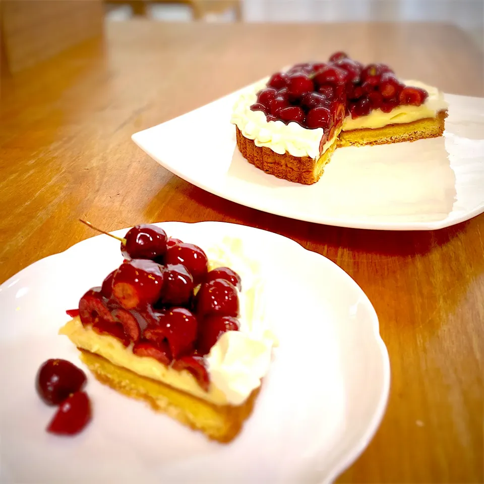 さくらんぼタルト♪ 切ってみると…ゴロゴロとさくらんぼが…(笑)|みかりんさん