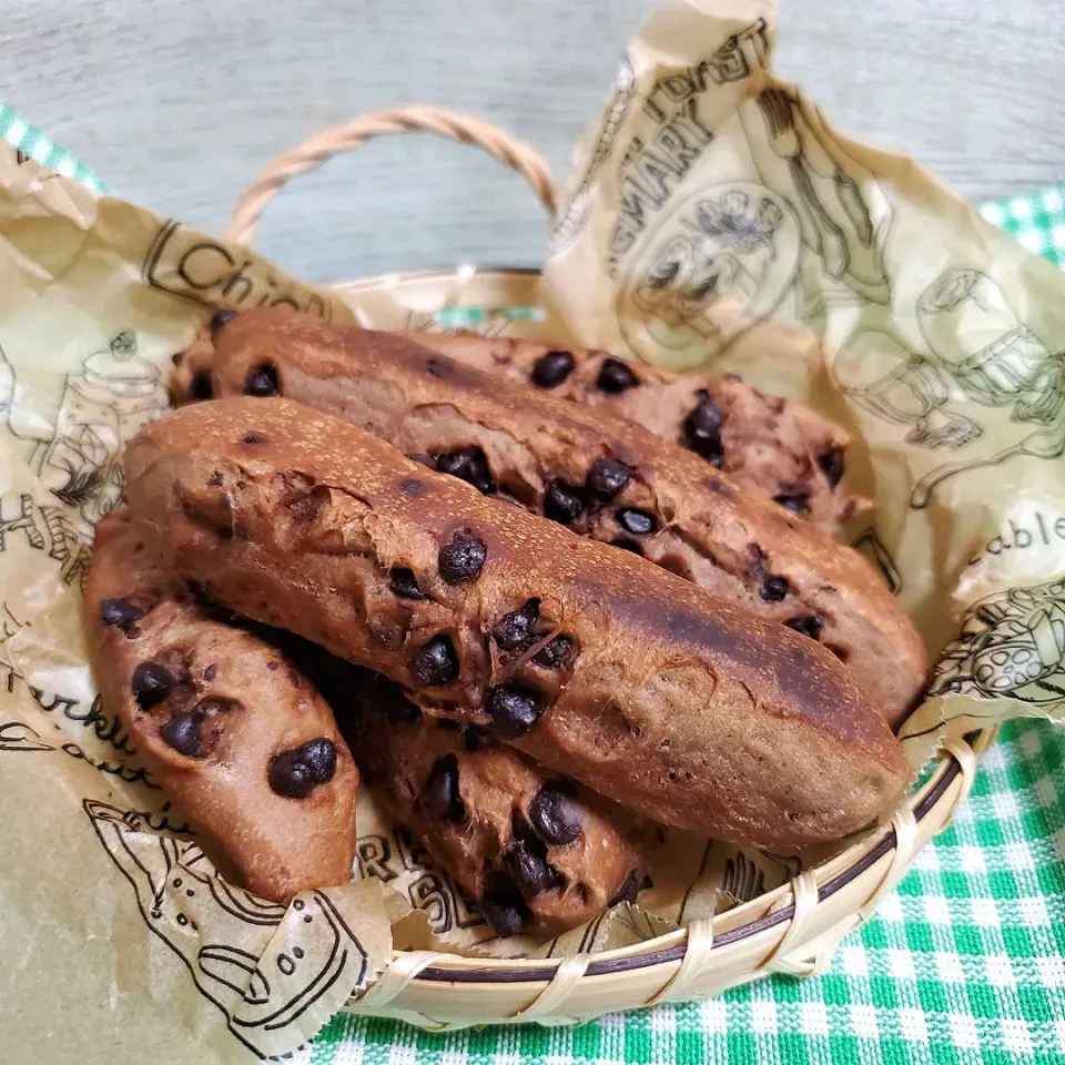 Snapdishの料理写真:チョコチップスティックパンを焼きました🎵
膨らみ具合ともちもちふわふわ感と味もよかった➰❤️|ゆかーりさん