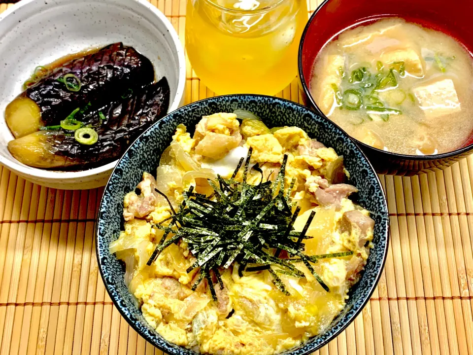 つゆだく親子丼&茄子の煮浸し&豆腐と油揚げの味噌汁|ROSE & ROSEさん