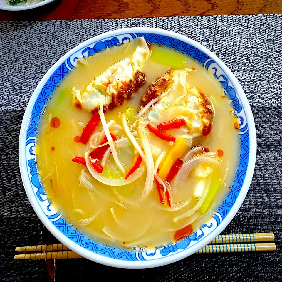 寿がき家の和風豚骨ラーメン餃子入り|yakinasuさん