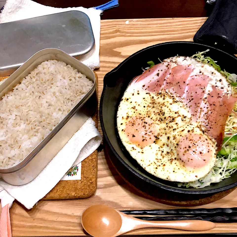 ハムエッグともち麦ご飯😊|Jean Nobyさん