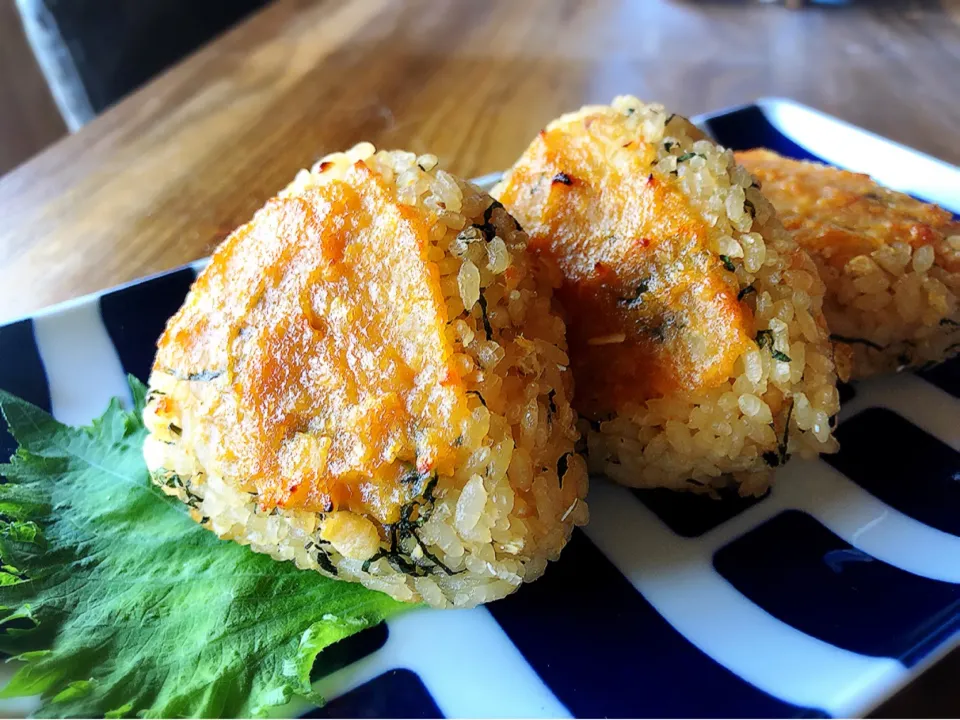 鯛ごはんの味噌焼きおにぎり😋|はるきちさん