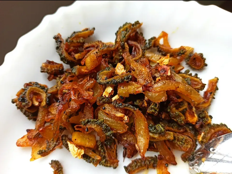 Atul Raj's dish bitter gourd fry with raw mango and onions|Atul Rajさん