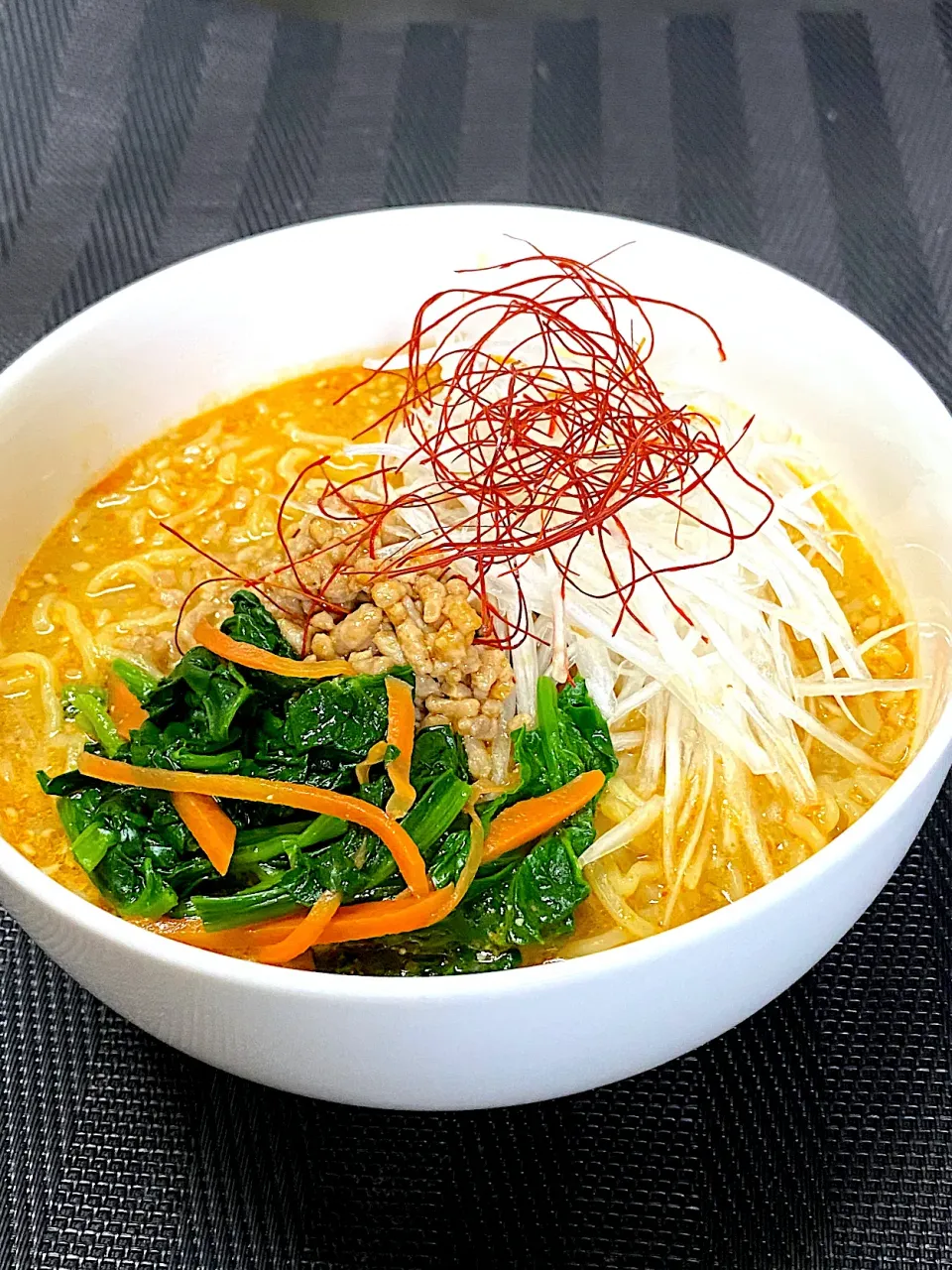 1人お昼ご飯❣️常備菜の肉味噌リメイク😁坦々麺😚🍜🥰|かあたんさん