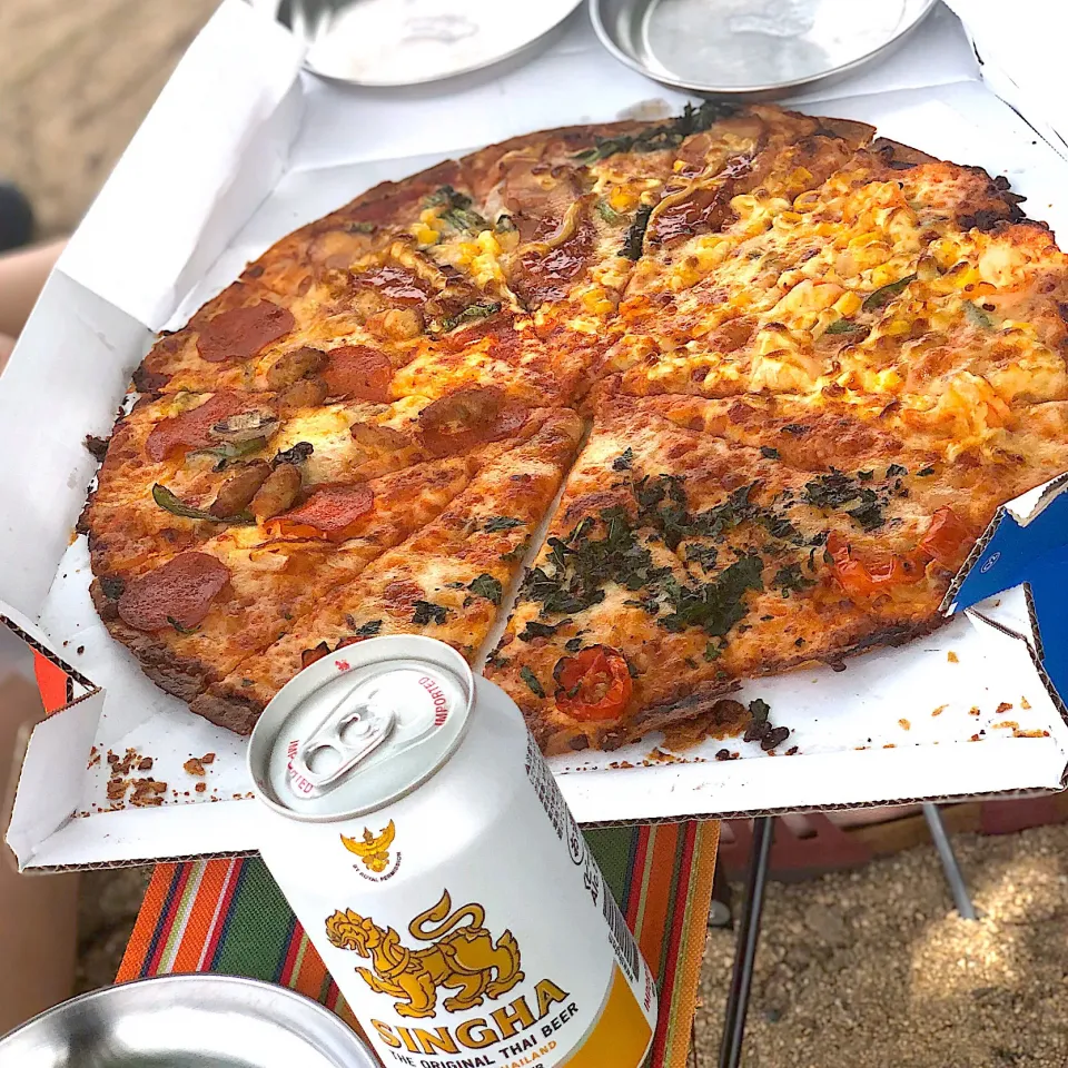 Pizza,Beer／浜辺でピザとビール🍻🍕|angiee♡さん