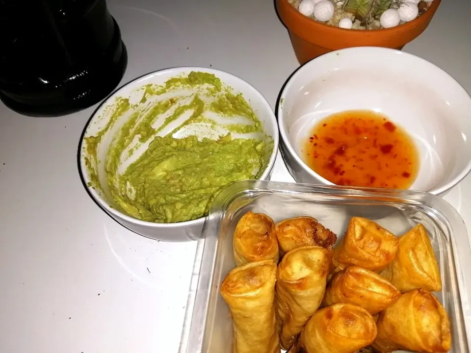 Snapdishの料理写真:Vegetable Spring rolls with Avo and sweet chilli sauce|Deeさん