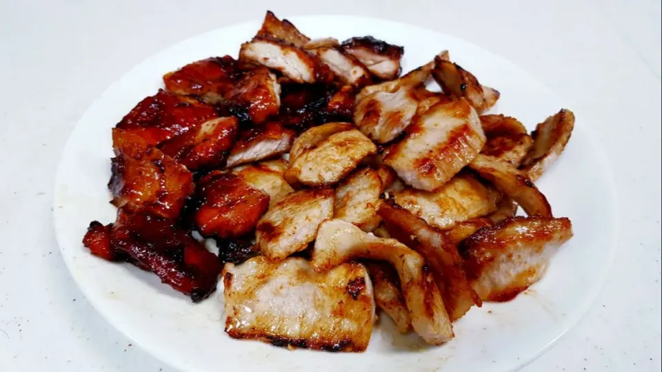 pan-seared pork neck and BBQ chicken thighs|steven z.y.さん