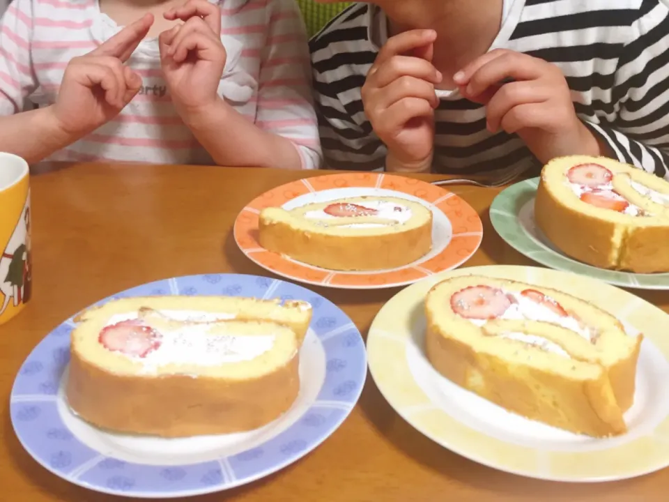 Snapdishの料理写真:＊おうちで♪ロールケーキ＊|ultramarineさん