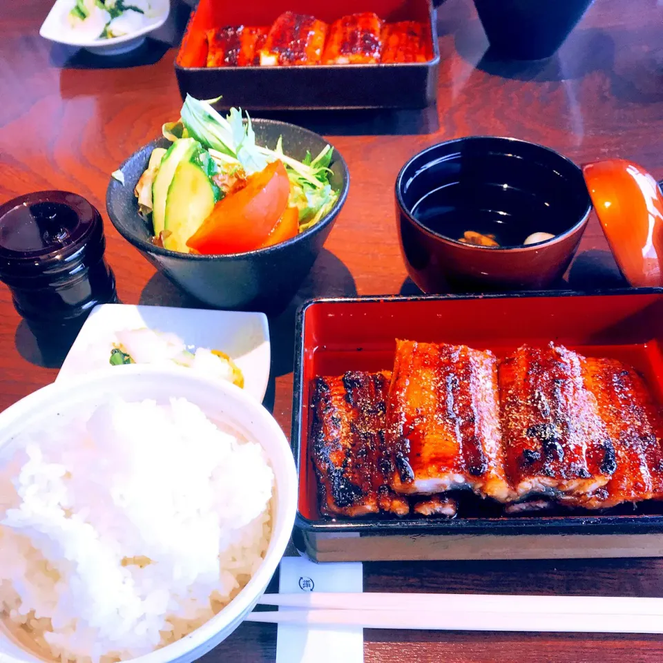 Snapdishの料理写真:ランチ外食　久しぶりに特上鰻重🍱|Sの食卓さん