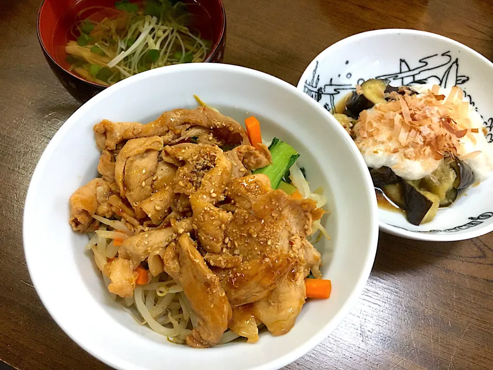 ビビンバ丼、かいわれの吸い物、なすの煮浸しとろろがけ|りかさん