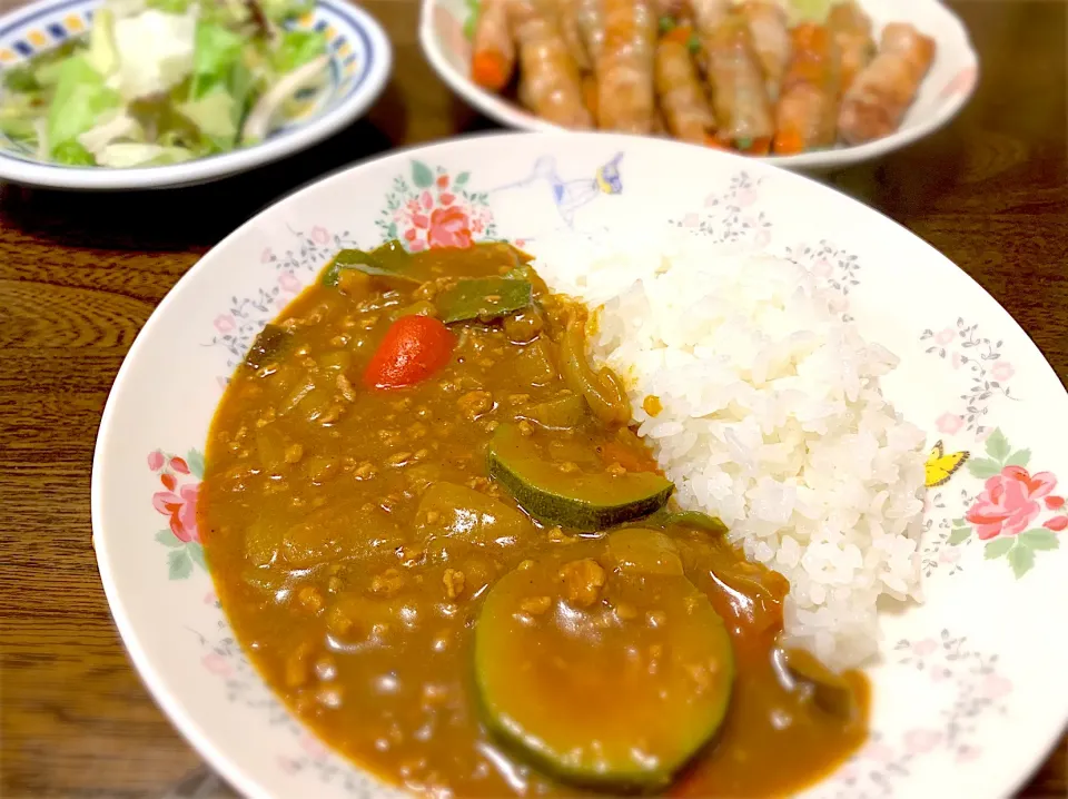 夏野菜たっぷりカレー、インゲンと人参の肉巻き|なちゃむさん