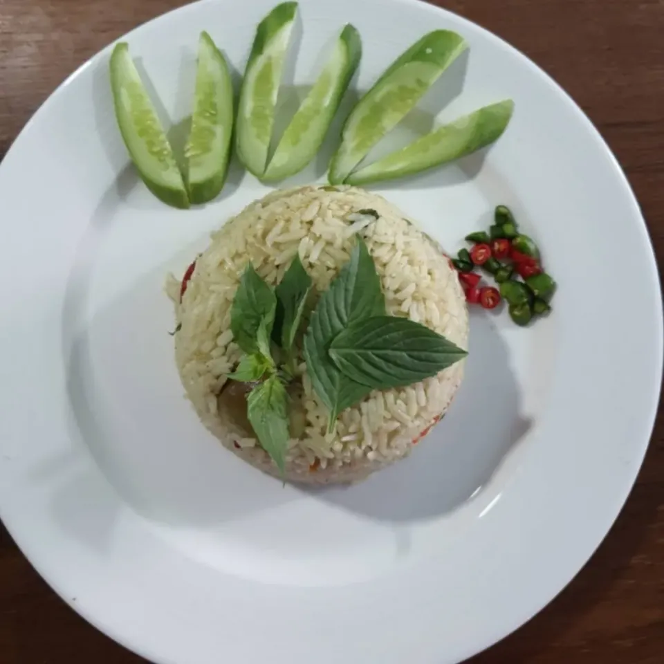 Snapdishの料理写真:green curry stirred fried rice|patcookingfeverパットさん