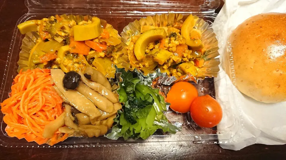 Snapdishの料理写真:鶏筍カレー弁当|りょーさん