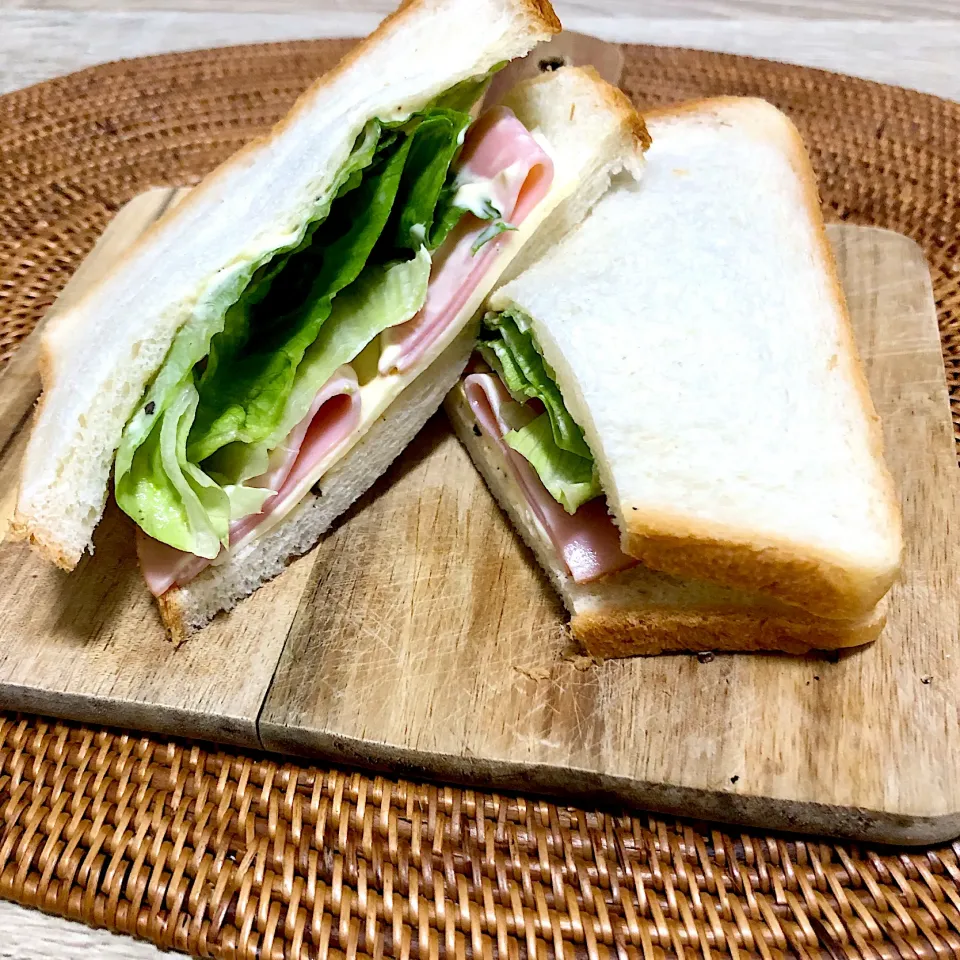 久しぶりのパンの朝ごはん|ゆかｕさん