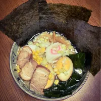 Snapdishの料理写真:自家製煮豚の醤油ラーメン|@mamikutoiさん