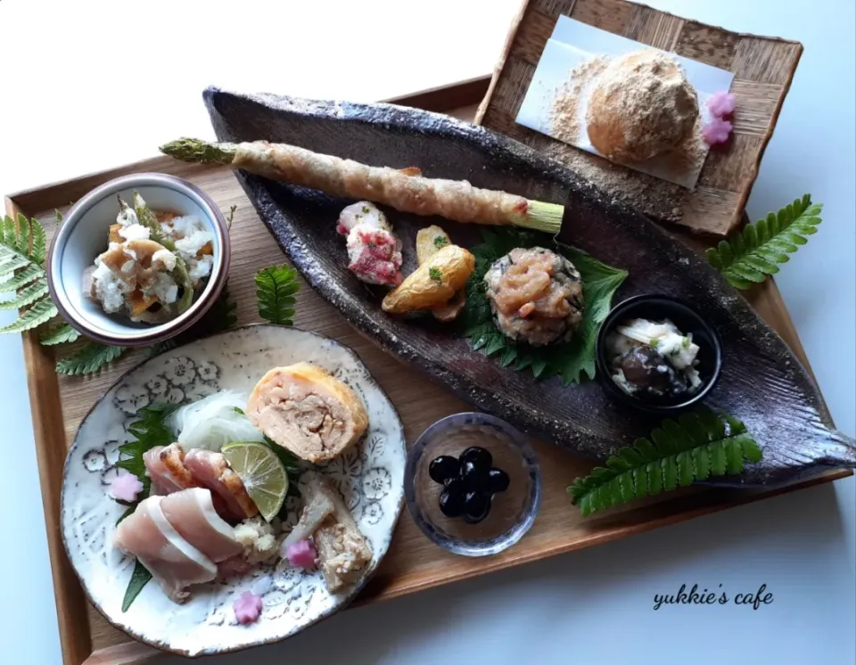 Snapdishの料理写真:きな粉おにぎり🍙の欲張りプレート(*¨*)♪|ぐぅぐママ（Yukkie）さん