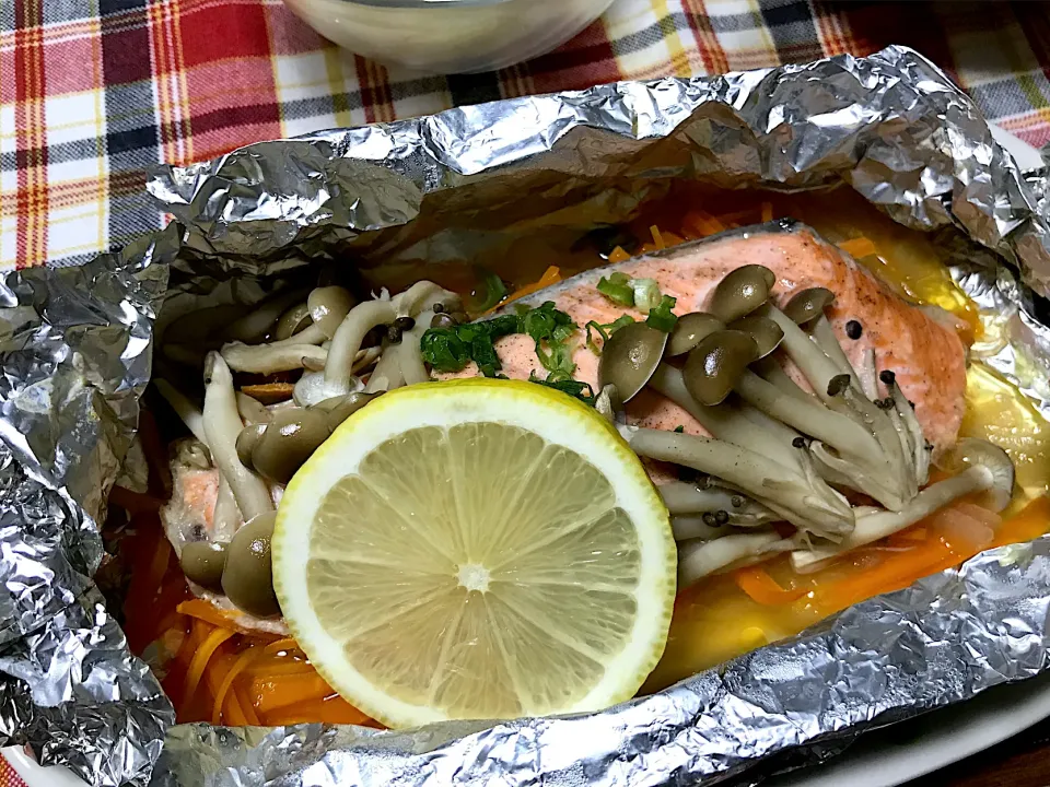 鮭のレモンバター醤油ホイル蒸し|Emiさん