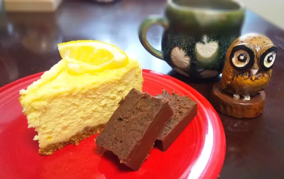 Snapdishの料理写真:cheesecake蜂蜜レモン添え&チョコテリーヌ|Aya☺︎さん