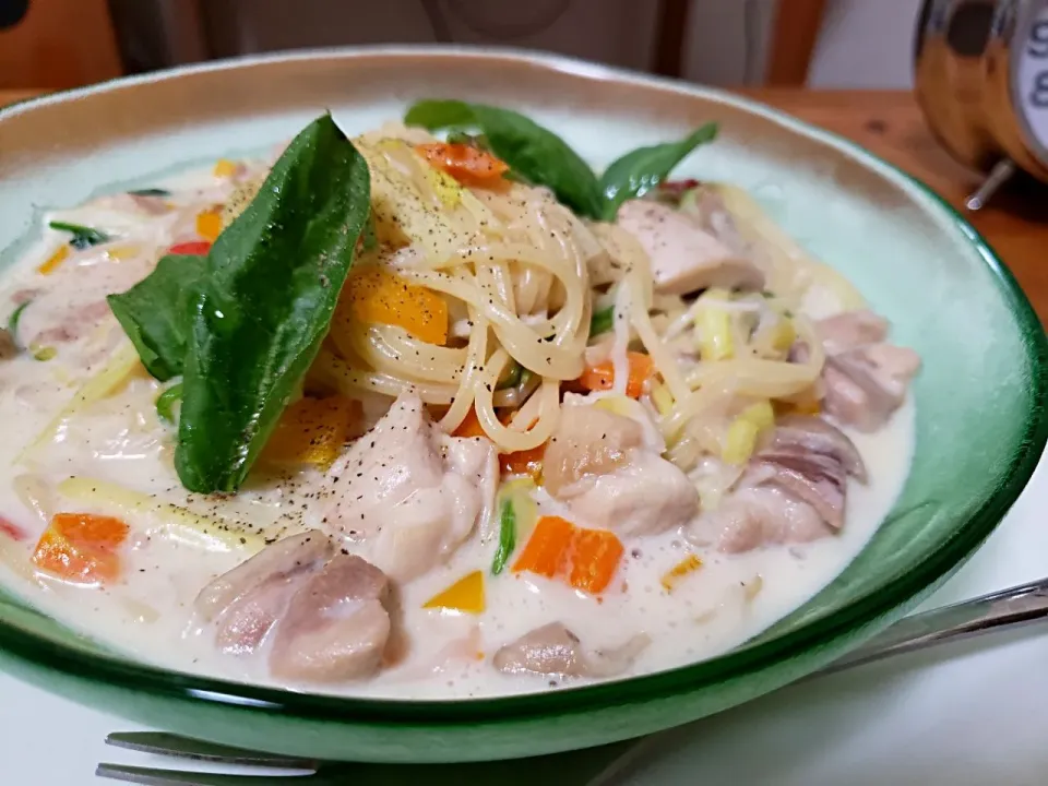 鶏肉と色々野菜のチーズクリームパスタ☆|けんさん