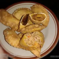 karipap kentang
karipap mee|Nazatull Azzua Sikasさん