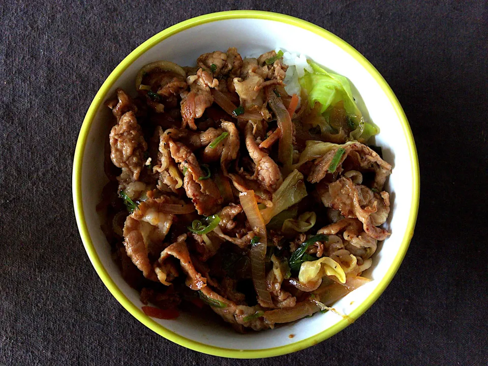 豚肉野菜炒め丼|ばーさんさん