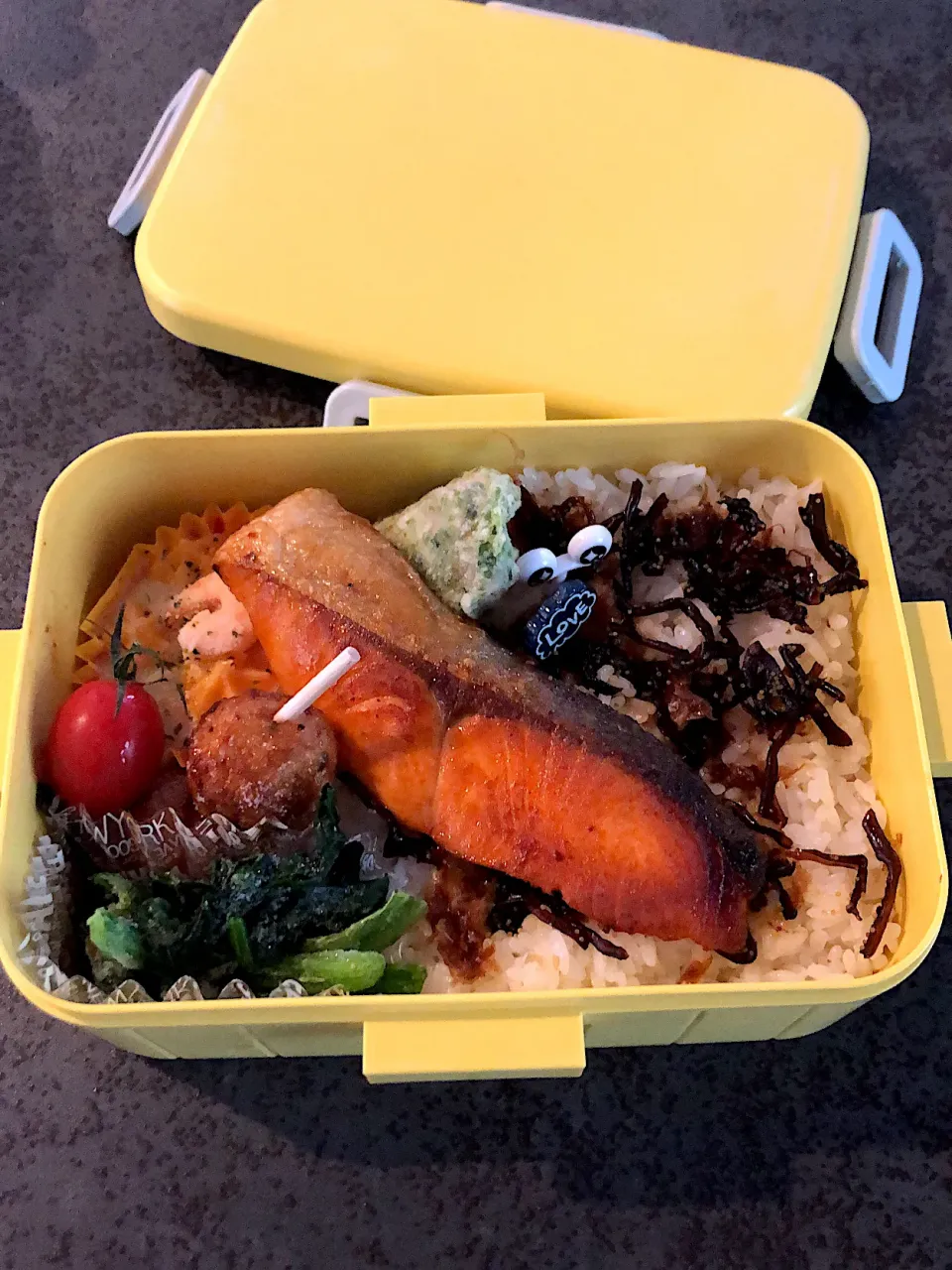 シャケ弁当|ハッチ🐝さん