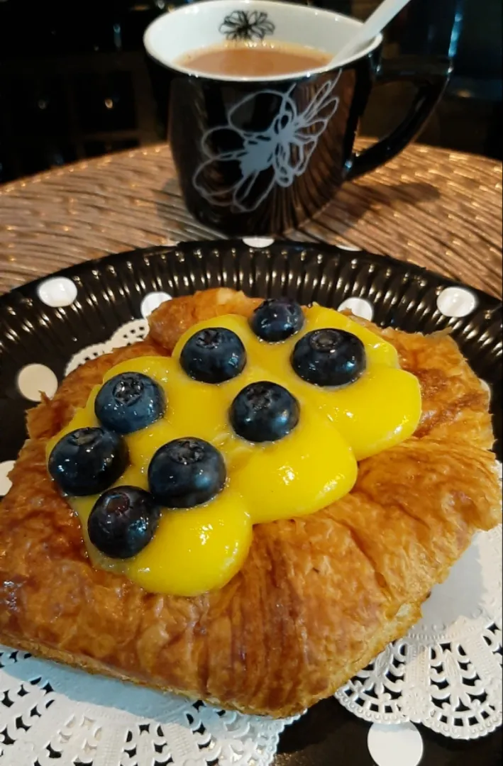 blueberry cream cheese croissants 

🌼 good morning 💕|ģřãçîöůşさん