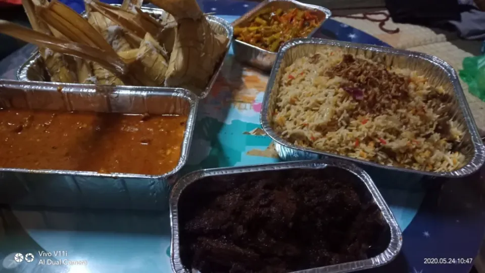 Eid dishes.
Pilaf/Beef Rendang/kuah sate/acar timun/ketupat pulut santan.|surie hkzさん