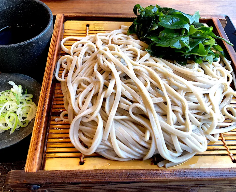 立食いそば手帳 名店120［首都圏編］嵯峨谷（浜松町）もりそば　200623|ゆうじ.さん