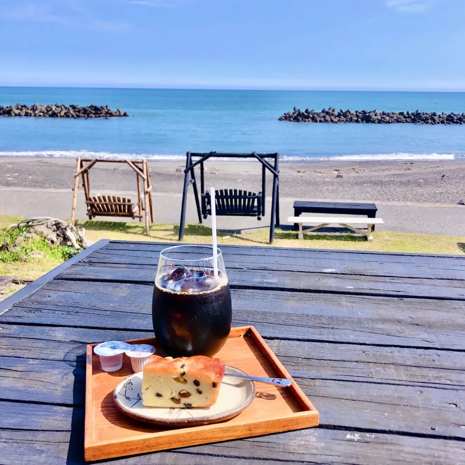 カフェ巡り「nonびりーの」アイスコーヒーとラムレーズンパウンドケーキ☕️|Happy suzumeさん