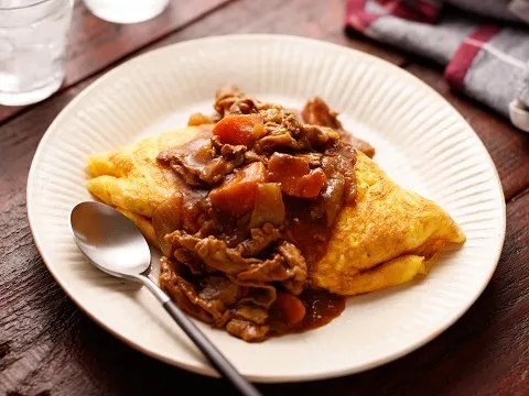 カレーのリメイク♪カレーオムライス|ヤマサ醤油公式アカウントさん