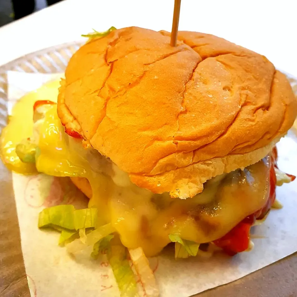 Beef Burger Melted Cheese|envymaqueenさん