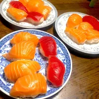 サーモンとマグロの握り！|gucchiさん