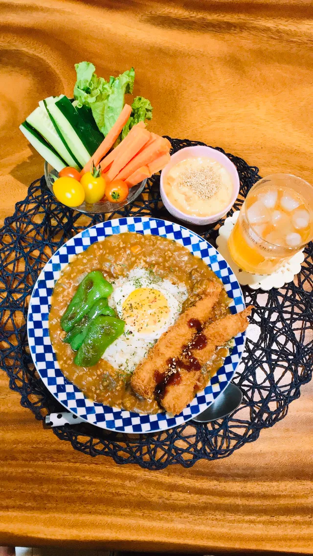 Snapdishの料理写真:💙収穫した野菜とキーマカレー💙|🌼はなちゃん🌼さん